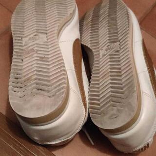 NIKEスニーカー白の画像