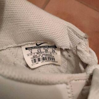 NIKEスニーカー白の画像