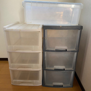【取引中】3段の収納ケース 2つと密閉ケース