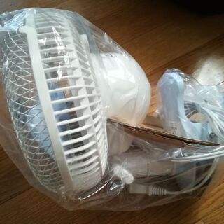 新品未使用　ミニ扇風機　羽根直径16センチくらいの画像