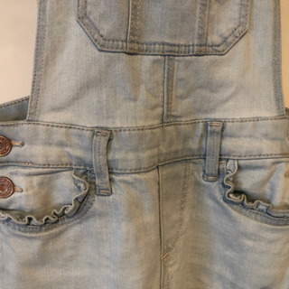 オシャレに着こなせるサロペットの画像