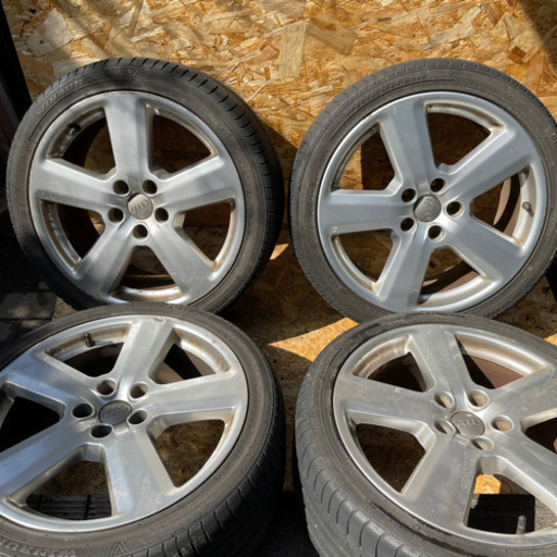アウディ　純正アルミホイール　235/40R18 夏タイヤ付き
