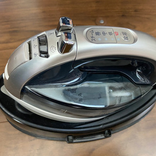 Panasonic コードレススチームアイロンNI-WL604の画像