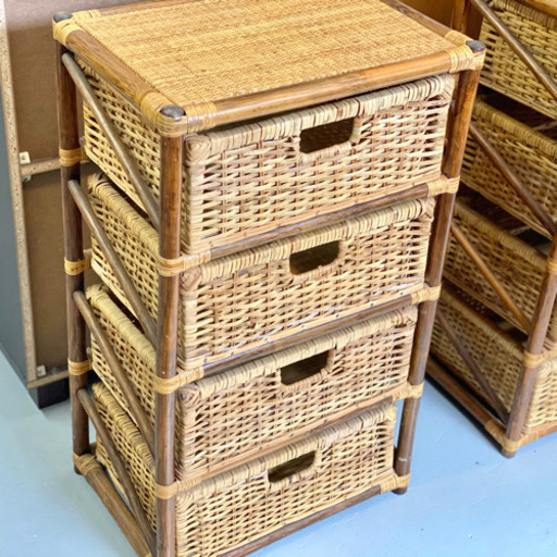 ラタン素材の収納棚