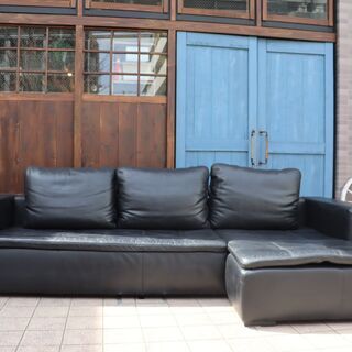 北欧デンマークのBoConcept(ボーコンセプト)のMezzo(メッツォ)の本革カウチソファーです。ゆったりとしたデザインはリビングを快適な空間にしてくれるコーナーソファ。デザインが魅力です♪の画像