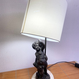 中古 ブロンズ像付き卓上ライト