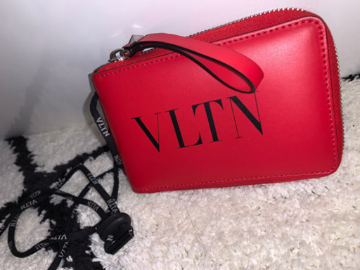 ヴァレンティノ赤財布