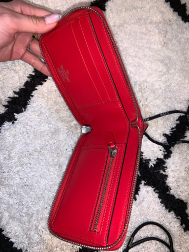ヴァレンティノ赤財布