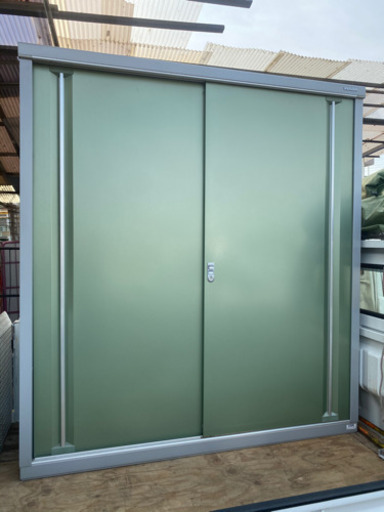 鍵あり！ 薄型！ イナバ 物置 幅175cm 高さ 192cm 奥 63cm