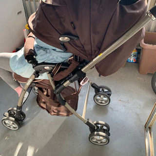 美品　アップリカ  ベビーカー　新生児
