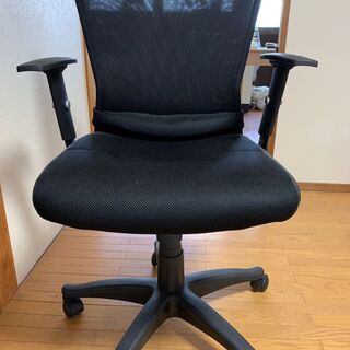 オフィスチェア*2　テレビ台*1　PCデスク*1　差し上げます