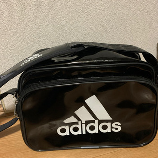 adidasエナメルバック黒 受け渡し者決定
