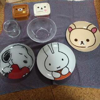 キャラクター食器類　なるべくまとめてもらってください