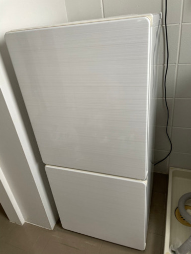 一人暮らし用白い冷蔵庫