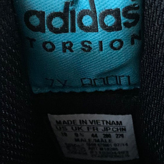 adidasのスポーツシューズ