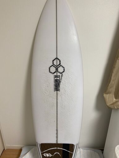 （早い者勝ち）【中古美品・話題のネックベアード2！！】PU・サーフボード 5'8 29.7L ※デッキパット＆フィン付き！！