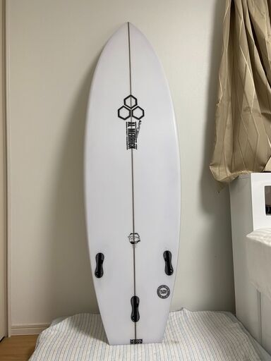 （早い者勝ち）【中古美品・話題のネックベアード2！！】PU・サーフボード 5'8 29.7L ※デッキパット＆フィン付き！！