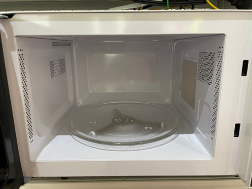 GM423【中古美品】日立　2020年製　ホワイト　黒×白　ターンテーブル　当社配達：6か月保証　お持ち帰り：1週間保証　リサイクルシ