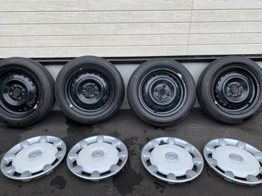 《ほぼ新品》ムーヴキャンバス　タイヤホイールセット（ホイールキャップ付き）