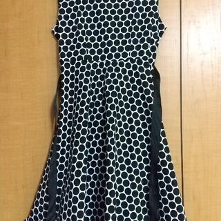 140cm黒いドットのワンピースの画像