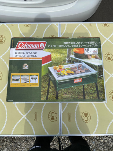 コールマンのテーブルとグリルセット。