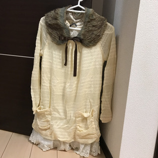 裾レースが可愛いチュニック　ファー取り外し可能