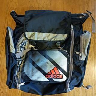 adidas 大きなリュックサック