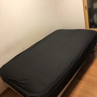 【お引き取り者様決定済です】セミダブルベッドの画像