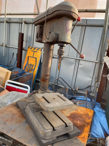 遠州工業 卓上ボール盤と鉄製テーブル