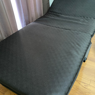 折り畳みベッドの画像