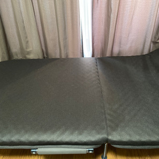 折り畳みベッドの画像