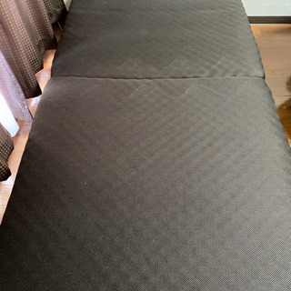 折り畳みベッドの画像