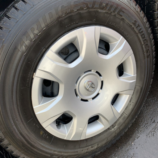 ハイエース用トヨタ純正スタッドレスタイヤ