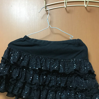 ピンクラテ　黒スカート