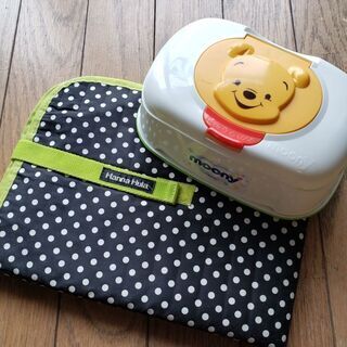おむつ替えシート、おしりふきケース