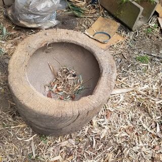 昭和の時代の古い臼です　DIYにいかがですか