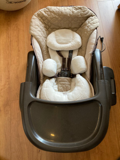 コンビ　ネムリラ　電動ゆりかご　ハイローチェア