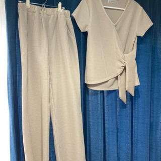 ベージュアンサンブル新品の画像