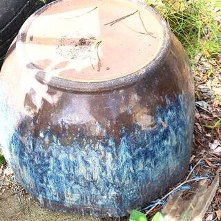藍色系のずっしりした大きな [ 水瓶  ]