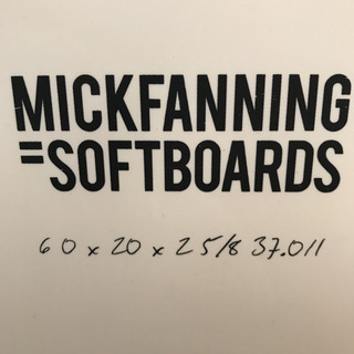 サーフボード ミックファニングの画像