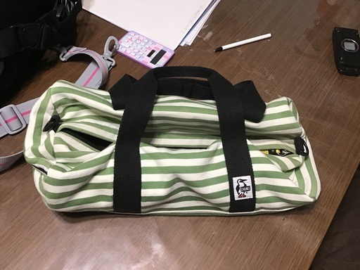 チャムスの筒型ハンドバッグ