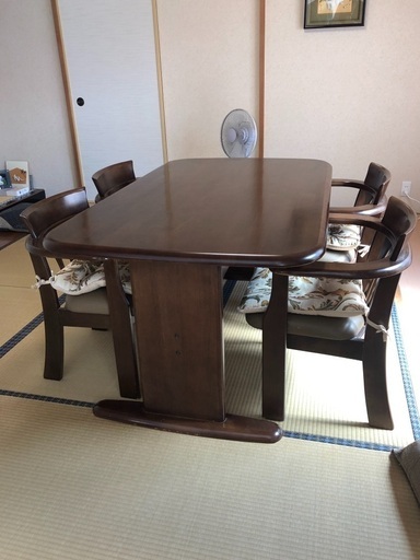 4人掛けダイニングセットを譲ります。