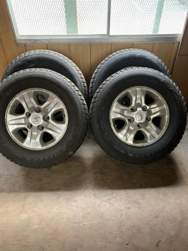 ランクル100に履いてました。