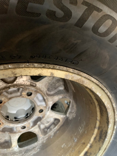 ランクル100に履いてました。