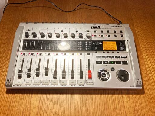 【マルチトラックオーディオインターフェース】ZOOM R24