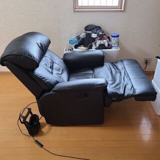  無料‼️(今日の午後15時までの出品) 35990円の商品を無料で譲ります　人気家具メーカーLOWYAの大人気入荷待ちソファー　家ダラの最高峰 1人掛け リクライニングソファの画像