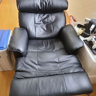  無料‼️(今日の午後15時までの出品) 35990円の商品を無料で譲ります　人気家具メーカーLOWYAの大人気入荷待ちソファー　家ダラの最高峰 1人掛け リクライニングソファの画像