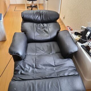  無料‼️(今日の午後15時までの出品) 35990円の商品を無料で譲ります　人気家具メーカーLOWYAの大人気入荷待ちソファー　家ダラの最高峰 1人掛け リクライニングソファの画像