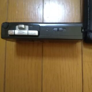 ソニー　マイクロカセット　テープレコーダー　ケース付き昭和レトロ　電池入れるとランプ着きます｡入手困難の画像