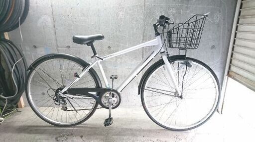 自転車中古クロスバイク Fermata 外装6段変速 オートライト カゴ鍵付き タイヤ27インチ カラーホワイト